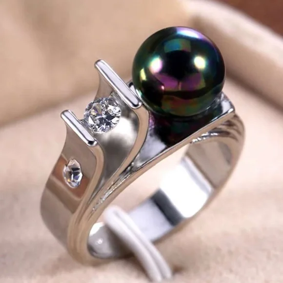 Elegant Silver and Green Pearl Ring size 7 - Picture 2 of 6